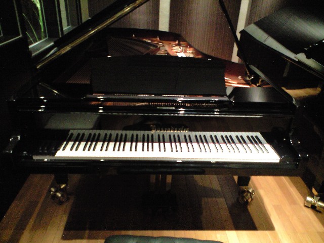 ピアノの鍵盤が97鍵 Learning Stage シンガポールでピアノレッスン